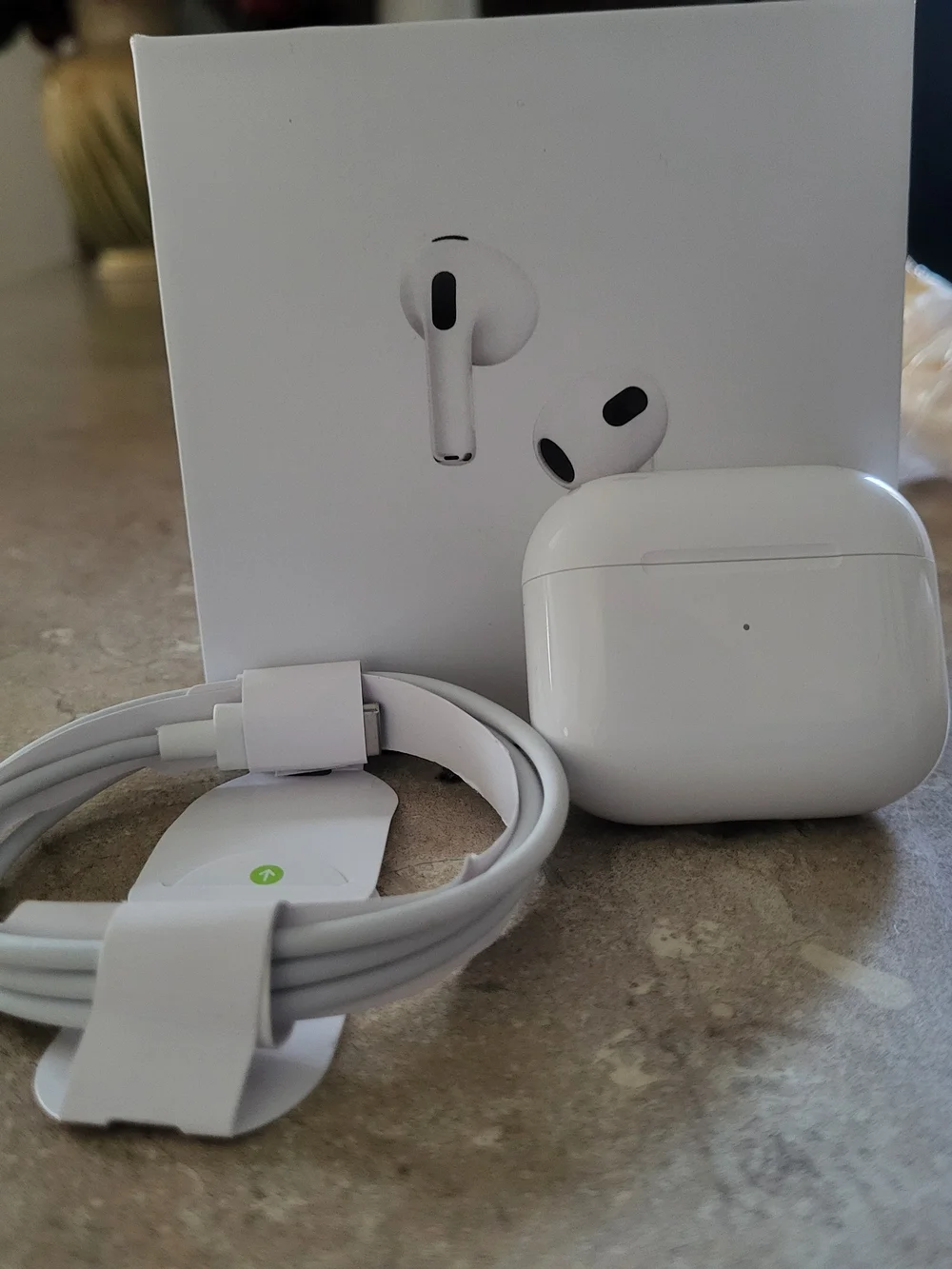 Apple AirPods Pro Charging Case with Lightning Cable - White